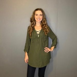 🌿Women’s Green Lace Up Top!💚